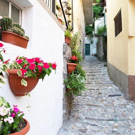 Charming Moment Di Villa Porta - Borgo Antico Luino Exteriör bild
